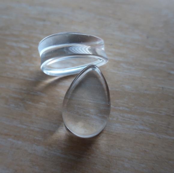 Clear glass teardrop plugs double flared 24mm or 15/16 inch - Picture 1 of 2